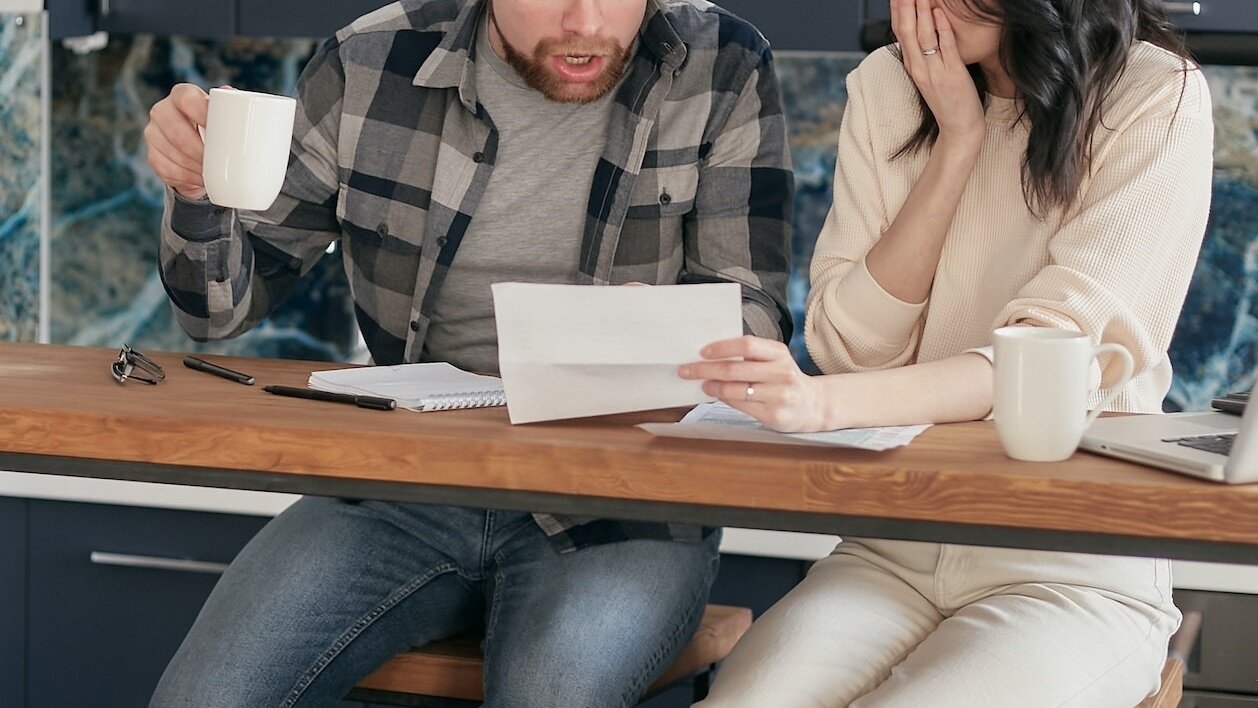 ▼原PO指出,前幾年分紅多年薪高,一些年輕工程師因此大膽買了高價房,沒想到最近分紅減少,才發現超出自己的能力。(示意圖/取自<a href="https://www.pexels.com/zh-tw/photo/6963032/"><span style="color:#000000;">Pexels</span></a>)