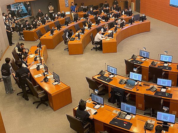 因應海葵颱風來襲,台北市災害應變中心今早9時提升為二級開設,由消防局、工務局等17個單位派員進駐。圖/聯合報系資料照