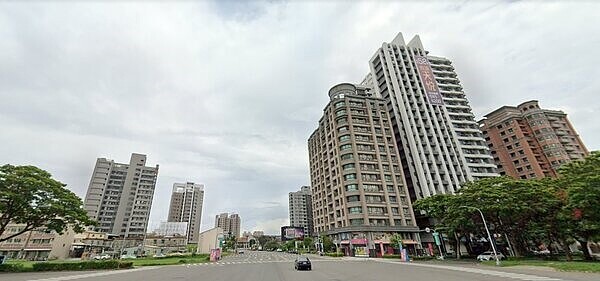 怕上不了車!他猶豫高雄3區預售屋 過來人推「這」:其它炒太高 高大特區街景。示意圖/取自google map