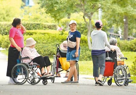 台灣將於2025年進入超高齡化社會。（本報資料照片）（示意圖，圖中人物與新聞無關）