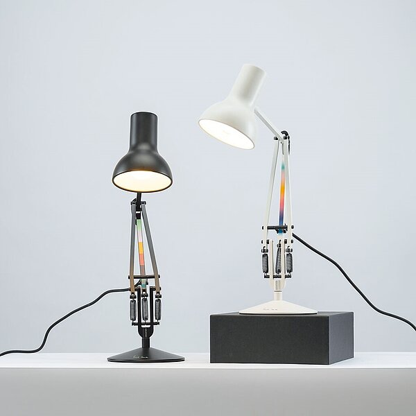 Anglepoise×Paul Smith 第5代（左）、第6代MINI聯名桌燈，定價1萬5800元。（北歐櫥窗提供）