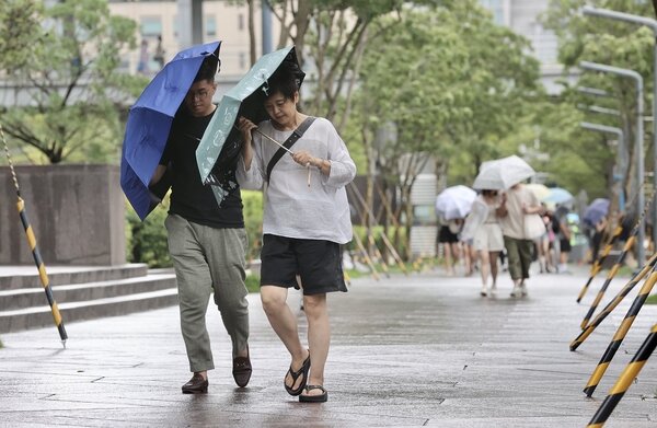海葵颱風打亂海陸空秩序，東南部持續受颱風影響，風雨強勁。示意圖／ 聯合報系資料照