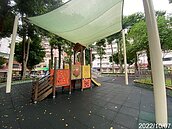 日頭赤炎炎…遊具燒燙燙！北市35座公園遊戲場完成遮陽設施