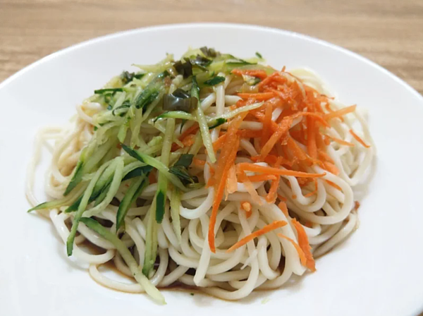 瓊芳涼麵主打清爽的四川口味,獲得許多民眾的喜愛。圖/取自瓊芳居粉絲頁