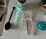 馬桶芳香球沒了！他改用「洗衣神物」上陣　網嚇歪：真勇者