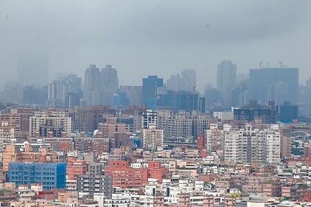 財政部國產署昨日標售都更宅19戶,結果僅1人投標。圖為台北市區。(杜宜諳攝)