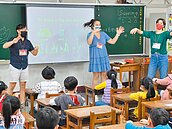 雙語政策加劇學習落差　立委喊停