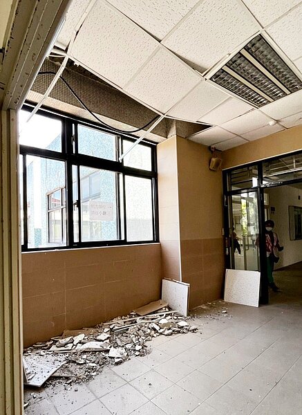 在地里長表示，這現象並非近期發生，這幾年陸續都有出現小面積坍塌，不過每次都是壞了又補、補了又壞，而且近幾年狀況越來越嚴重。圖／王欣儀辦公室提供