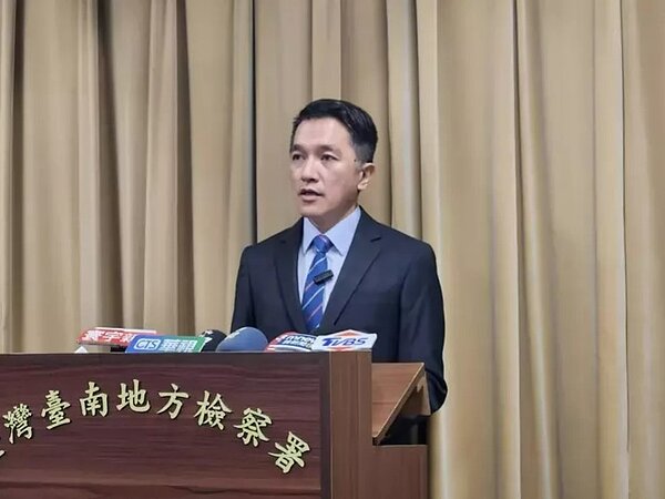 台南地檢署襄閱主任檢察官蔡宗聖說明,南檢將台南市議會前議長郭信良涉收賄案偵結提起公訴。記者黃宣翰/攝影