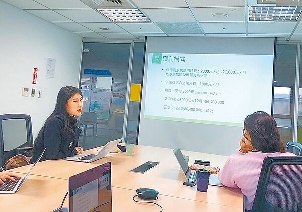 新北市目前有6個青年創業基地,以低廉甚至免費的租金,提供130組個人或創業團隊進駐。圖為新北創力坊。(新北市青年局提供/陳慰慈新北傳真)