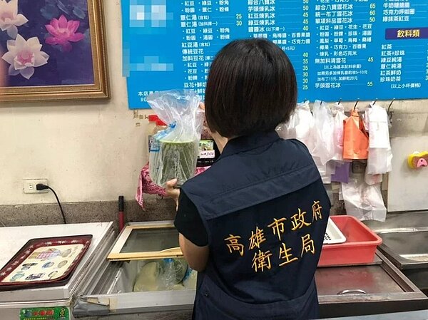 高市衛生局7月到冰店抽檢冰品、配料，檢出沙門氏菌。圖／讀者提供
