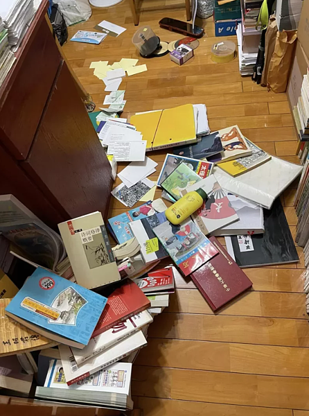 嘉義市昨傍晚5點30分發生5.5級強震，一陣天搖地動，溫姓退休公務員說，大地震住家每一個房間的東西都掉下來東倒西歪，冰箱和馬桶的水溢出來，大樓走廊的燈具也掉下來………非常驚恐！記者魯永明／翻攝