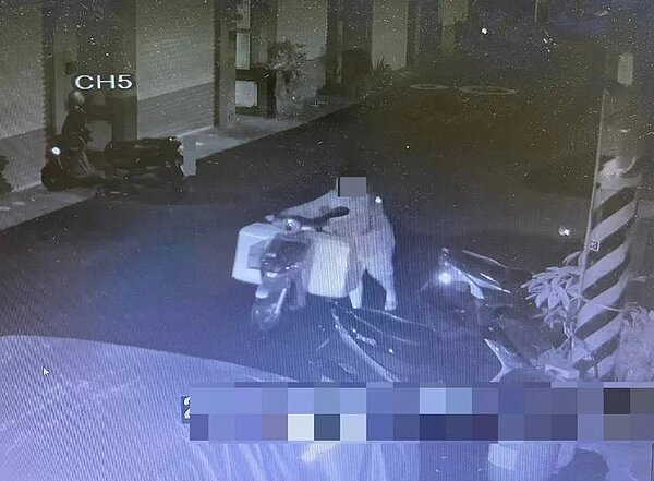 科大生搬家放屋外家具生活用品不見,婦人供稱「回收」沒偷。記者周宗禎/翻攝
