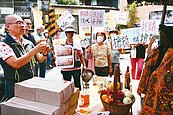 居民請出「大墓公」抗議　下城活動中心拆除暫延