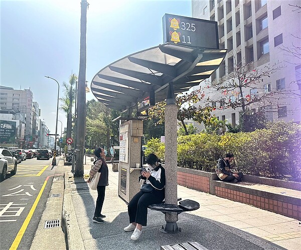 台中候車亭設置破千座。圖/台中市府提供