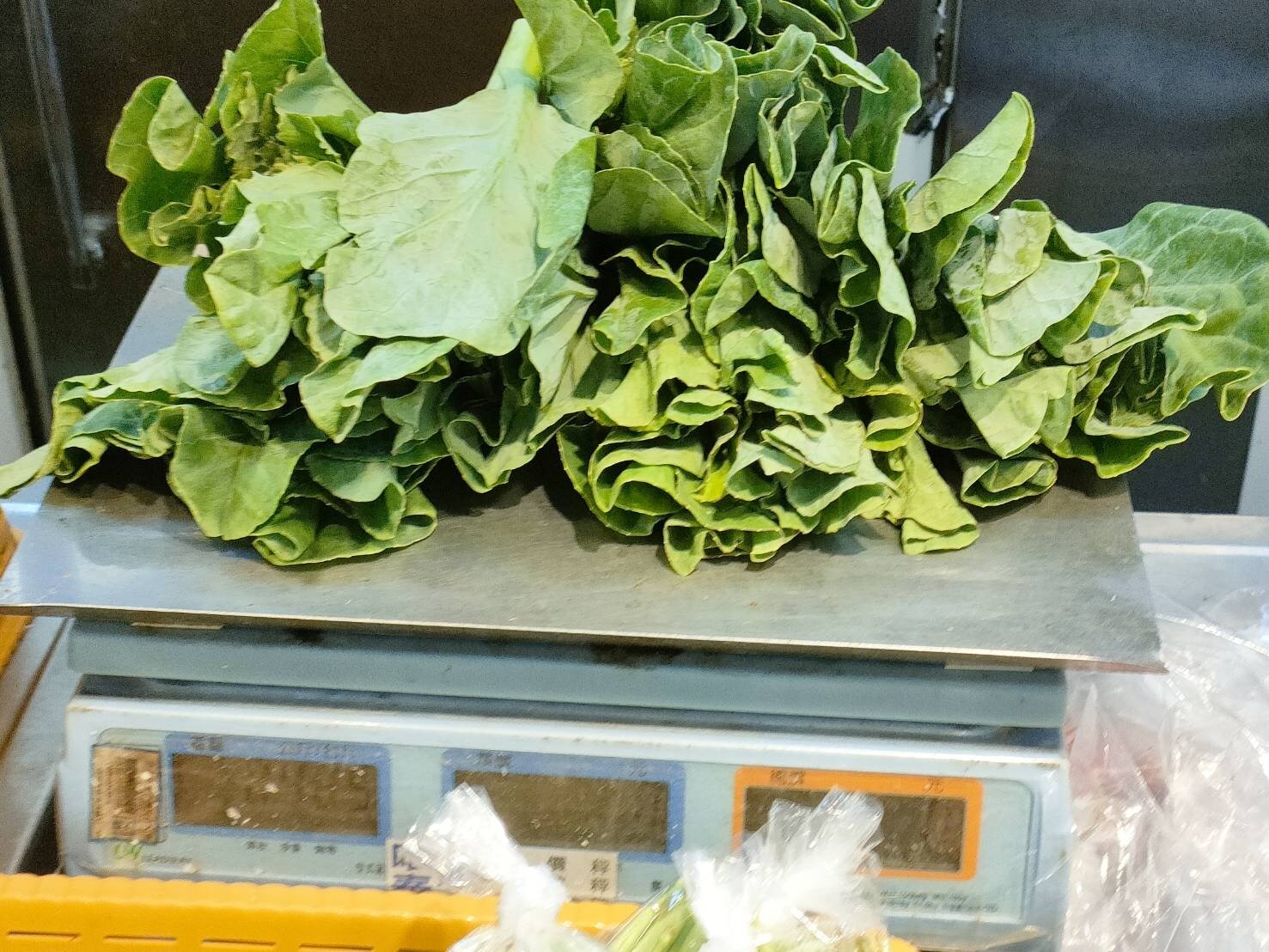 北市抽驗54件蔬果產品，檢驗結果13件產品不符規定，不合格率為24.1％。圖／北市府提供