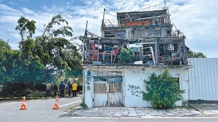 台東網紅景點「小白屋」，由退伍老兵以廢材建造，挺過颱風侵襲展現堅毅韌性。（蕭嘉蕙攝）