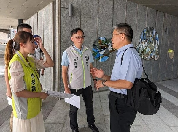 苗栗火車站動線迭遭抱怨，立委沈發惠辦公室最近辦理會勘，研議改善之道。圖／連森裕提供
