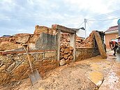 金門百年古蹟雙喜樓　牆面不敵暴雨崩塌