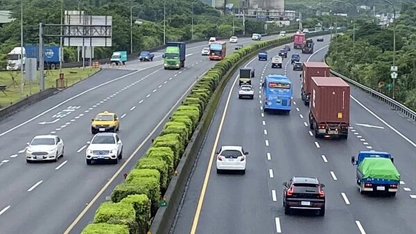 基隆評估兩方案爭取設七堵北上匝道,盼通勤族早點回家。圖/立委蔡適應提供