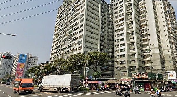 紹明課店長指出,楠梓「德民路」翠屏里、楠梓科技園區周邊,中古大樓平均單價1字頭、總價千萬內,一直吸引不少自住客買盤。圖/google map
