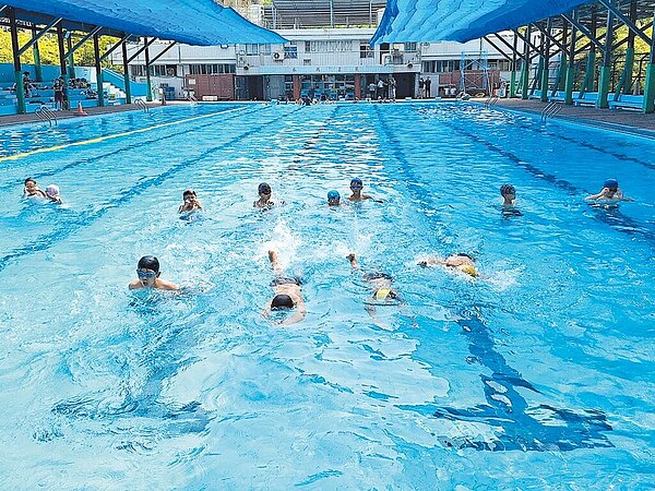 為了慶祝一年一度「國民體育日」，高市府運發局宣布，9月9日開放所轄公共運動設施，供民眾免費使用。（高市府運發局提供／洪浩軒高雄傳真）