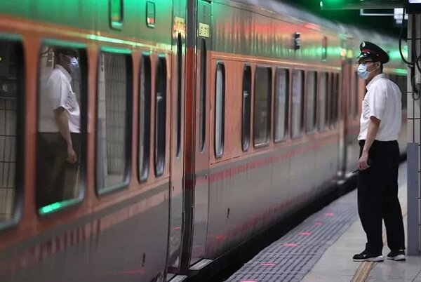 全國火車駕駛產業工會不滿公司化子法未重視行車安全議題、司機員工時問題,預計發動將在中秋連假不加班。圖/聯合資料照片