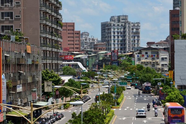 只有一橋之隔就可前進台北市，三重的房價相對親民許多，加上交通利多加分，將成為新北市燙金蛋黃區。(好房News記者 陳韋帆/攝影)