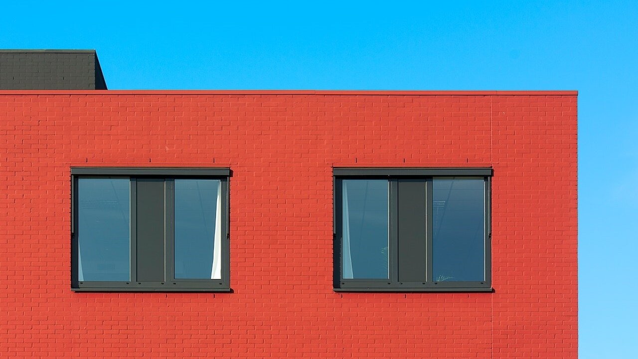 ▼許多網友建議,擔心噪音問題的話,最好選擇頂樓居住。(示意圖/取自<a href="https://www.pexels.com/zh-tw/photo/17929272/"><span style="color:#000000;">Pexels</span></a>)