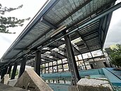 游池鋼材拆除後當廢鐵賣　議員嘆：很可惜