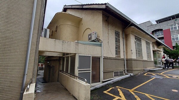 正面為一層樓,北側有樓梯下至地下室,類似外凸神龕的配置。圖/文化局提供