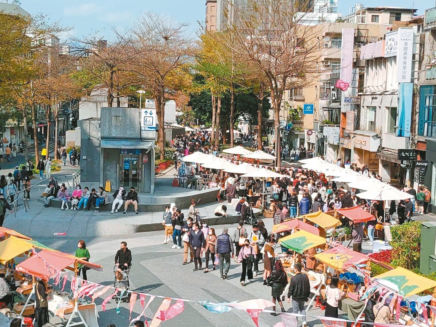 台北捷運近年來打造「心中山」綠廊帶,成為台北市最潮的文青觀光景點。記者林麗玉/攝影