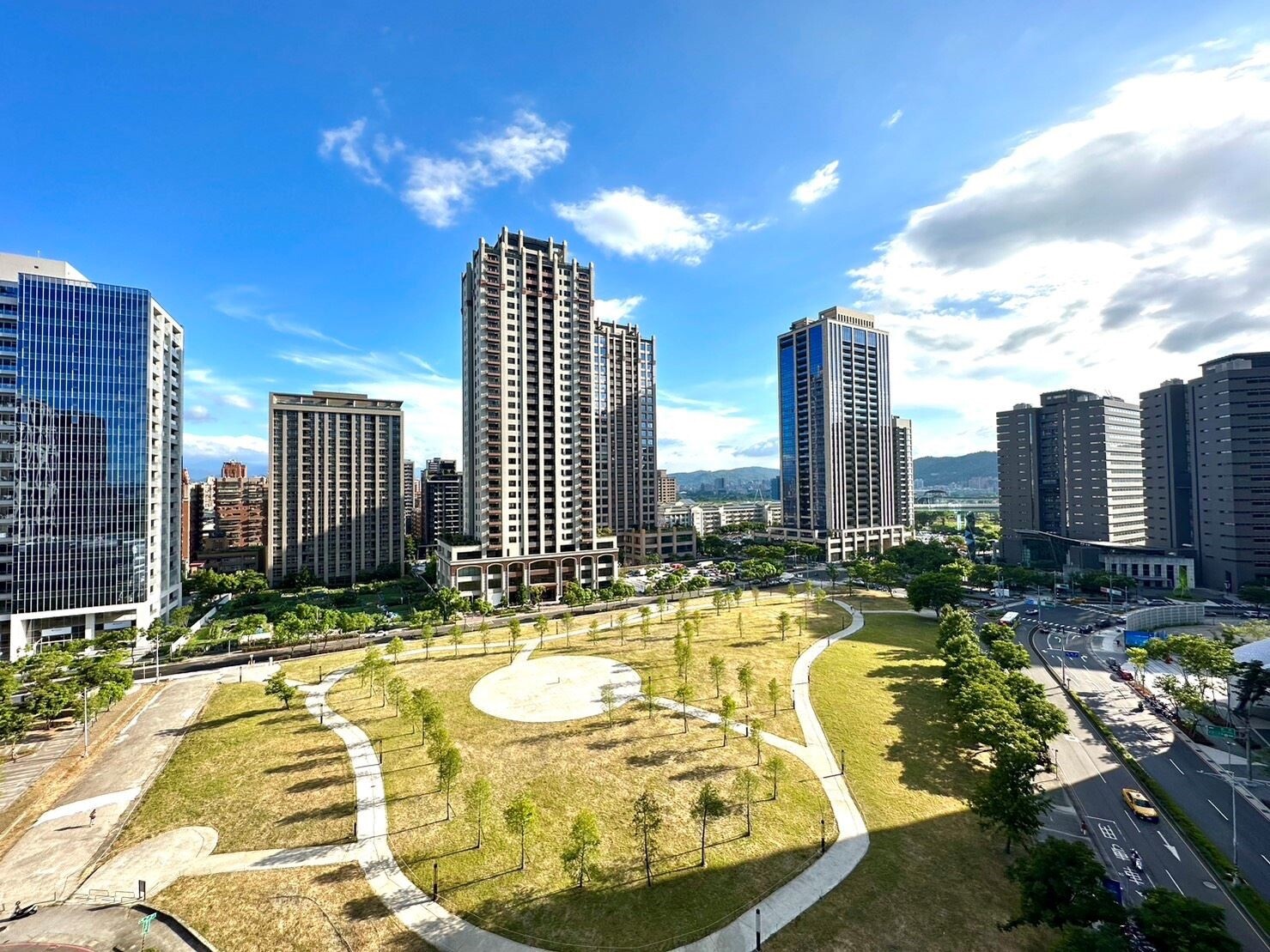 中古vs.預售選擇?2023年房市「量縮」 預售屋價量雙漲內幕曝光 永慶房產集團統計新北市預售屋房市表現,永和區平均單價已站上74.5萬元,樹林區五年內單價飆漲82.5%,最為驚人。房市示意圖/永慶房產集團提供