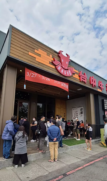 今年3月底才開幕的台中牛排館傳出勞資糾紛。圖/取自台中牛排館臉書