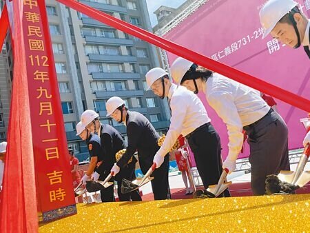 新北市三重區仁義段都更案11日開工動土,預計興建7棟建築物、2026年完工。(蔡亞樺攝)