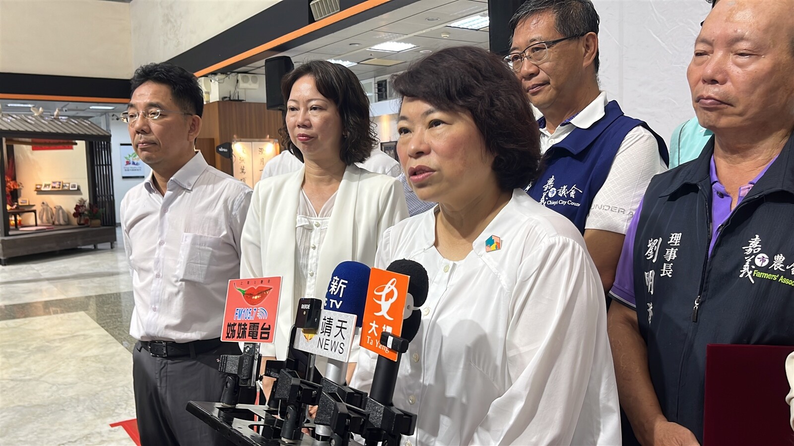 嘉義市長黃敏惠表示，每次是否要停班課都是很難的決定，但最後大家都平安才是最重要。記者李宗祐／攝影 