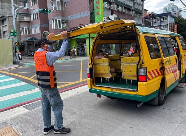 新北傳出有超過多輛超過10年的娃娃車仍在使用，教育局強調都會稽查。圖／新北教育局提供
