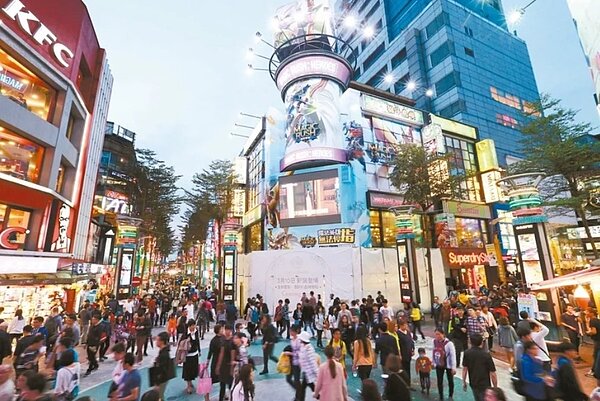 西門商圈人潮示意圖。圖/聯合報系資料照片