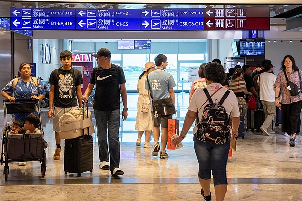 旅行社與飯店業反映暑假旺季,8月營收普遍繳出亮眼成績。聯合報系資料庫