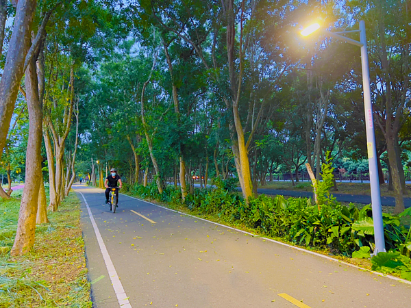 潭雅神綠園道智慧路燈模擬圖。圖/台中市觀旅局提供