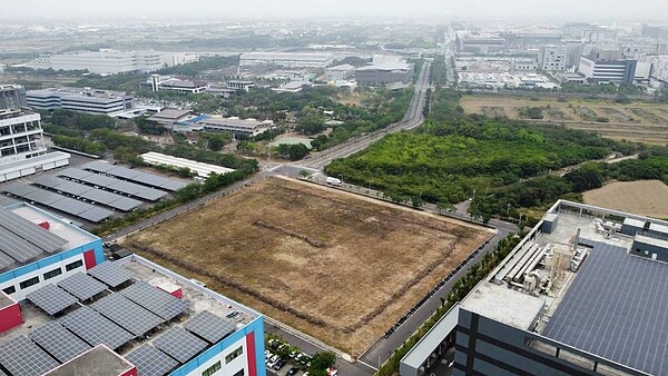 「南科樹谷園區」土地釋出，隨著央行五度升息，保險業最低收益限制提高至2.845%，在商辦供給有限的狀況下，許多投資人已轉為評估中南部的工業地產。圖／取自CBRE