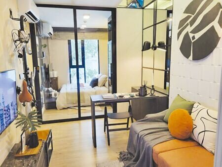 曼谷CHAPTER ONE ALL RAMINTRA捷運宅,一房一廳、實際坪數約8坪,包括平面車位、會議室等公共設施,半精裝設備,每戶總價只有250萬元。圖∕顏瑞田