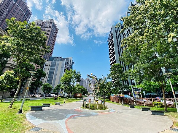 2023年桃園人口明顯增長也帶動區域的房市熱絡。人口增長第一名的桃園區,以1739件的房市交易量,位居北北基桃人口淨增長前十名行政區中第一。圖/永慶房產集團提供