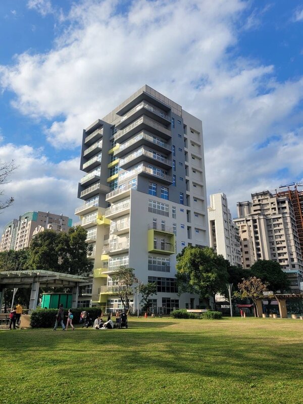 耗資5.2億元、歷時3年改建的台北市「建成綜合大樓」落成啟用，但卻被爆出營造公司拖欠下游包商高達1800萬元的工程款。圖／台北市政府提供