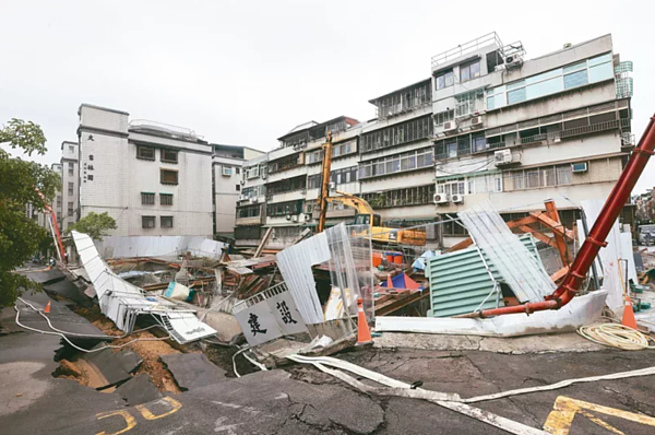 北市「基泰大直」建案施工不當，造成周邊許多住戶房屋塌陷。 圖／聯合報系資料照