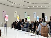 iPhone15比機車還貴　網友喊「超過五萬買不下去啦」