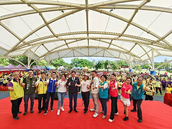 現場超過3,500位民眾熱情參加,更邀請到行政院副院長暨前桃園市市長鄭文燦致詞。圖/永慶房產集團提供