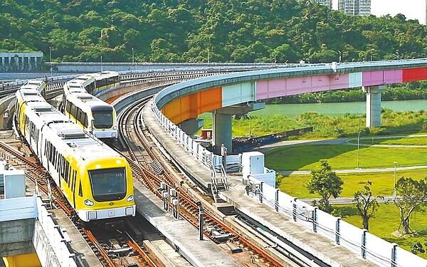 民眾發現新北捷運環狀線水冷扇損壞，1個月還沒修好，候車環境悶熱。（新北市捷運工程局提供／蔡亞樺新北傳真）