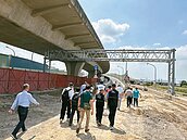 台74線草湖交流道主體完工　拚下月底通車