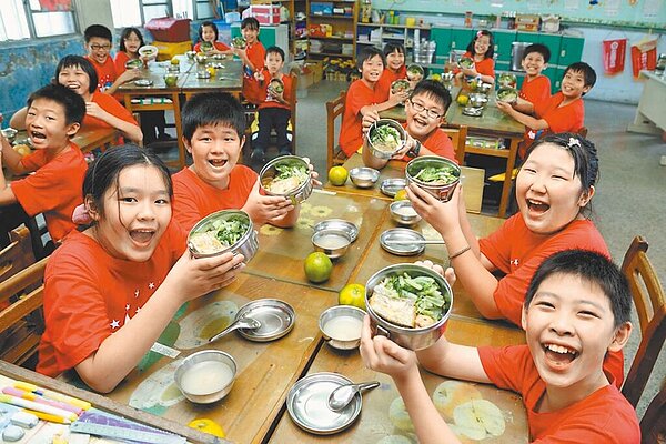 行政院2022年食安五環政策計畫評比,新北市奪得六都第1,共獲得逾4200萬元獎勵金。(新北市農業局提供/蔡亞樺新北傳真)